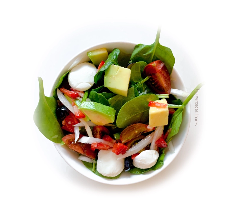 Ensalada de aguacate y mozzarella