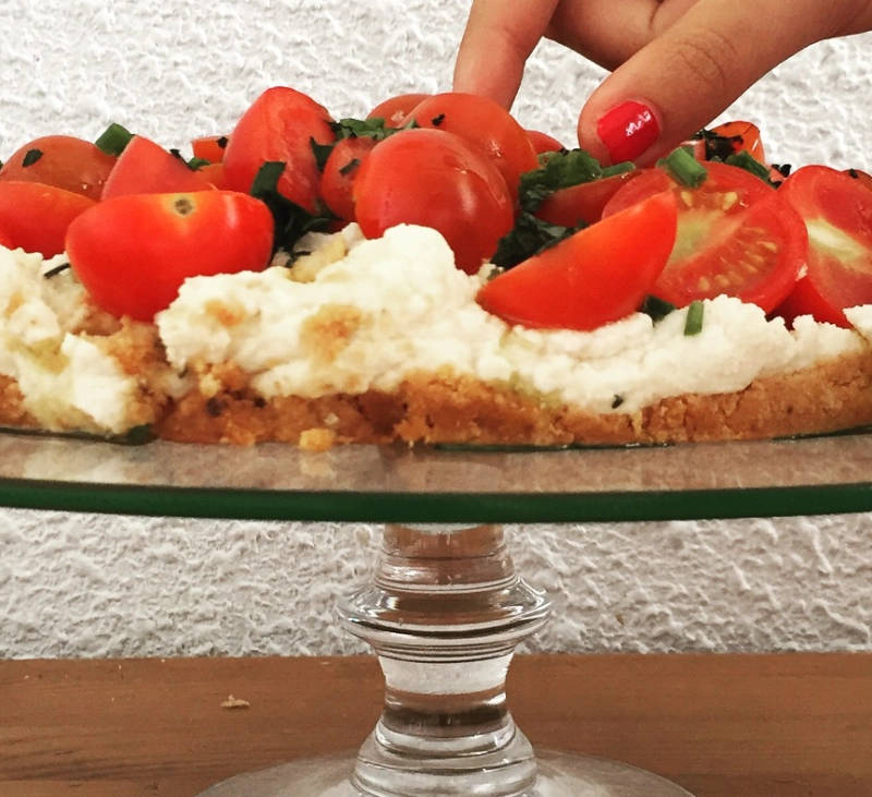 TARTA DE TOMATES CHERRY A LOS TRES QUESOS CON THERMOMIX