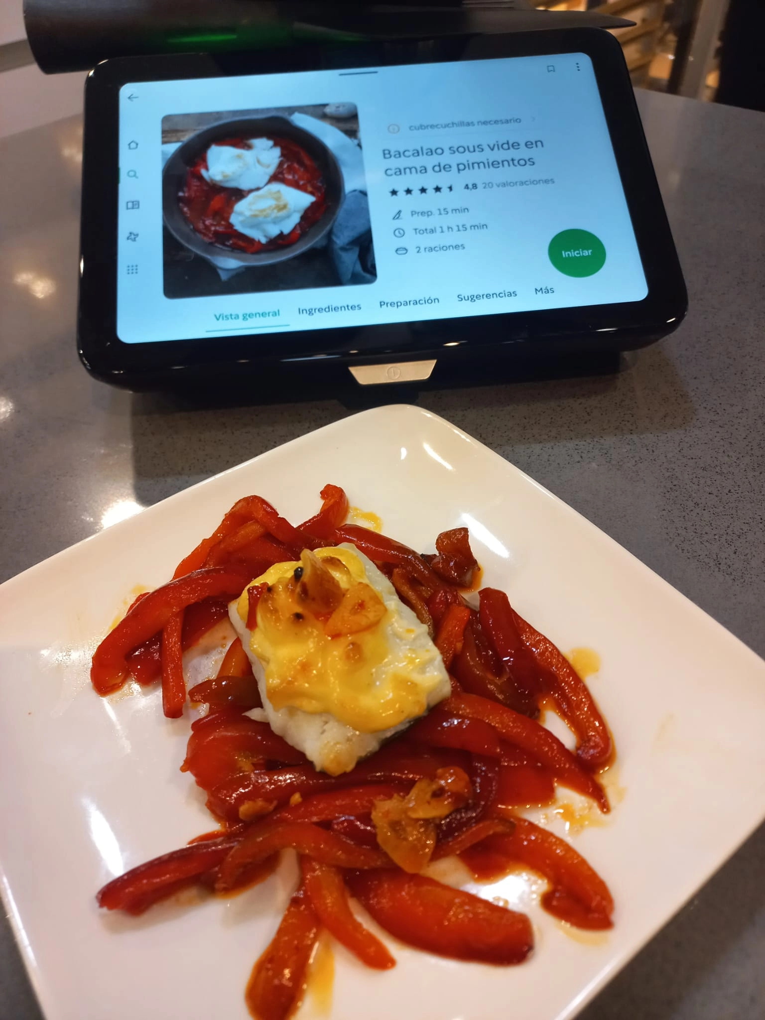 Bacalao sous vide en cama de pimientos