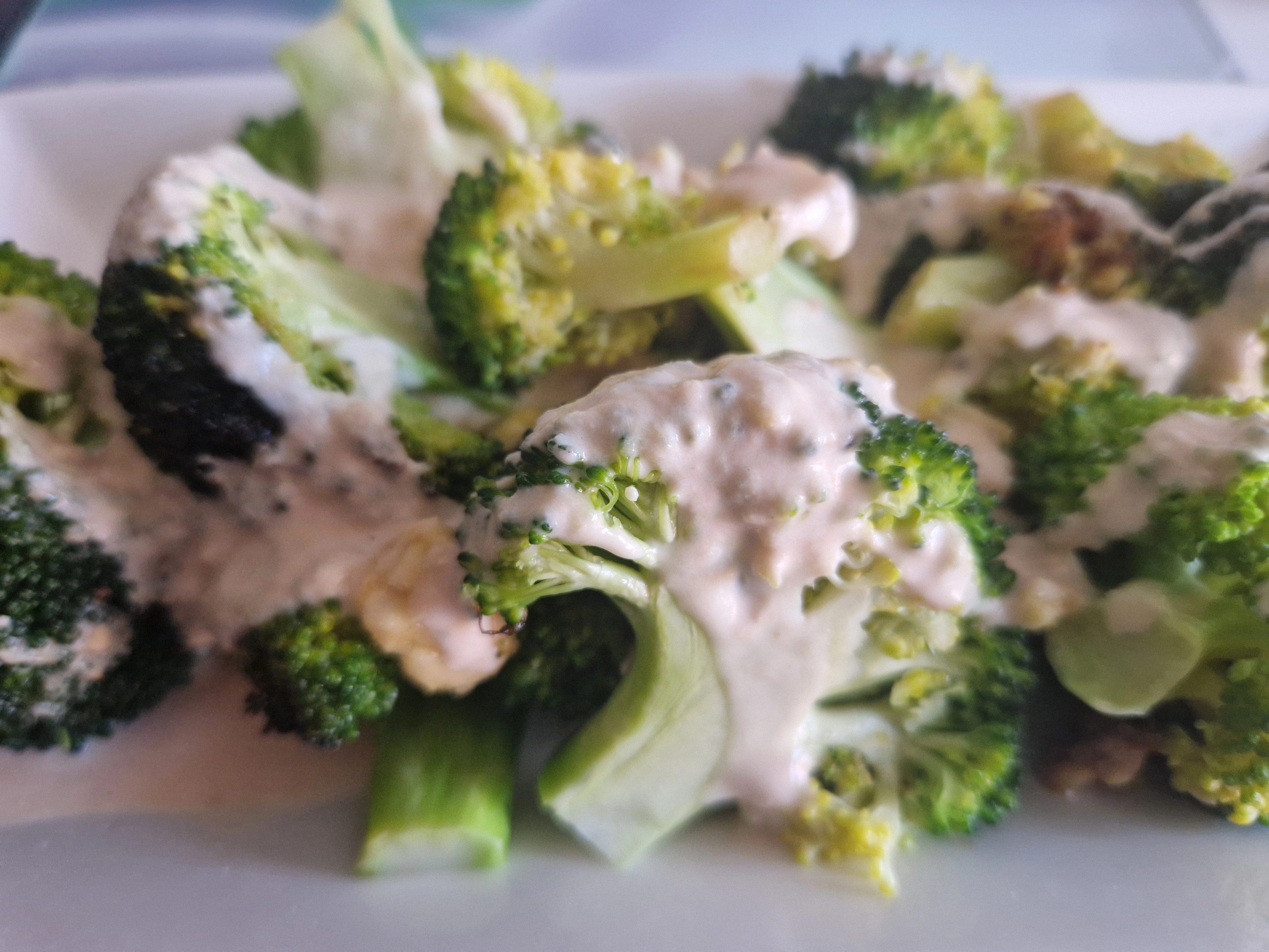 Brócoli dorado con salsa de atún