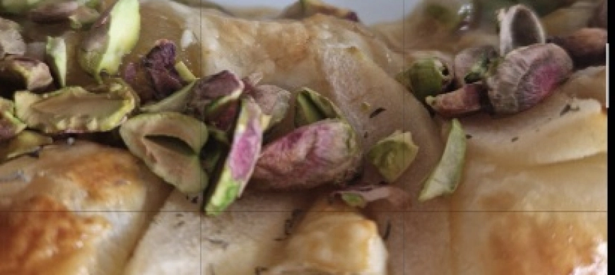 Corona de hojaldre, pera y gorgonzola