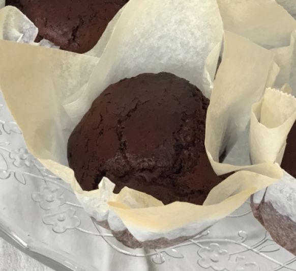 Muffins de cacao hechos en Thermomix® sin huevo y sin lactosa