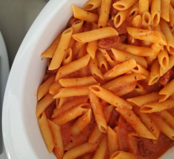 Receta de macarrones con tomate y chorizo en menos de 15 minutos