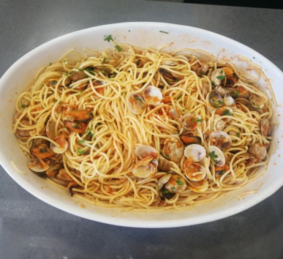 Espaguetis con mejillones y chirlas con Thermomix®