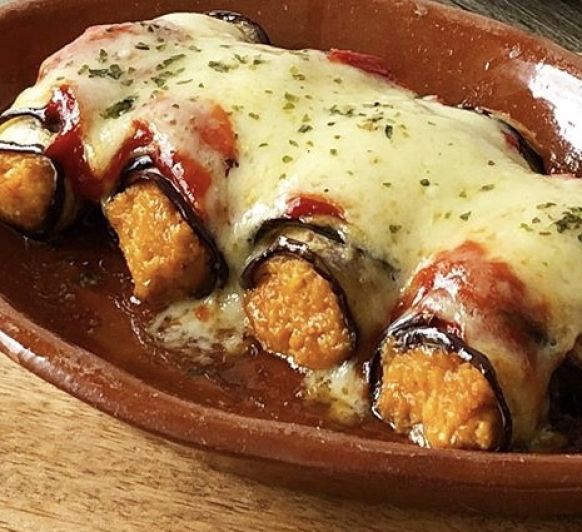 Canelones de berenjena con boloñesa de pavo